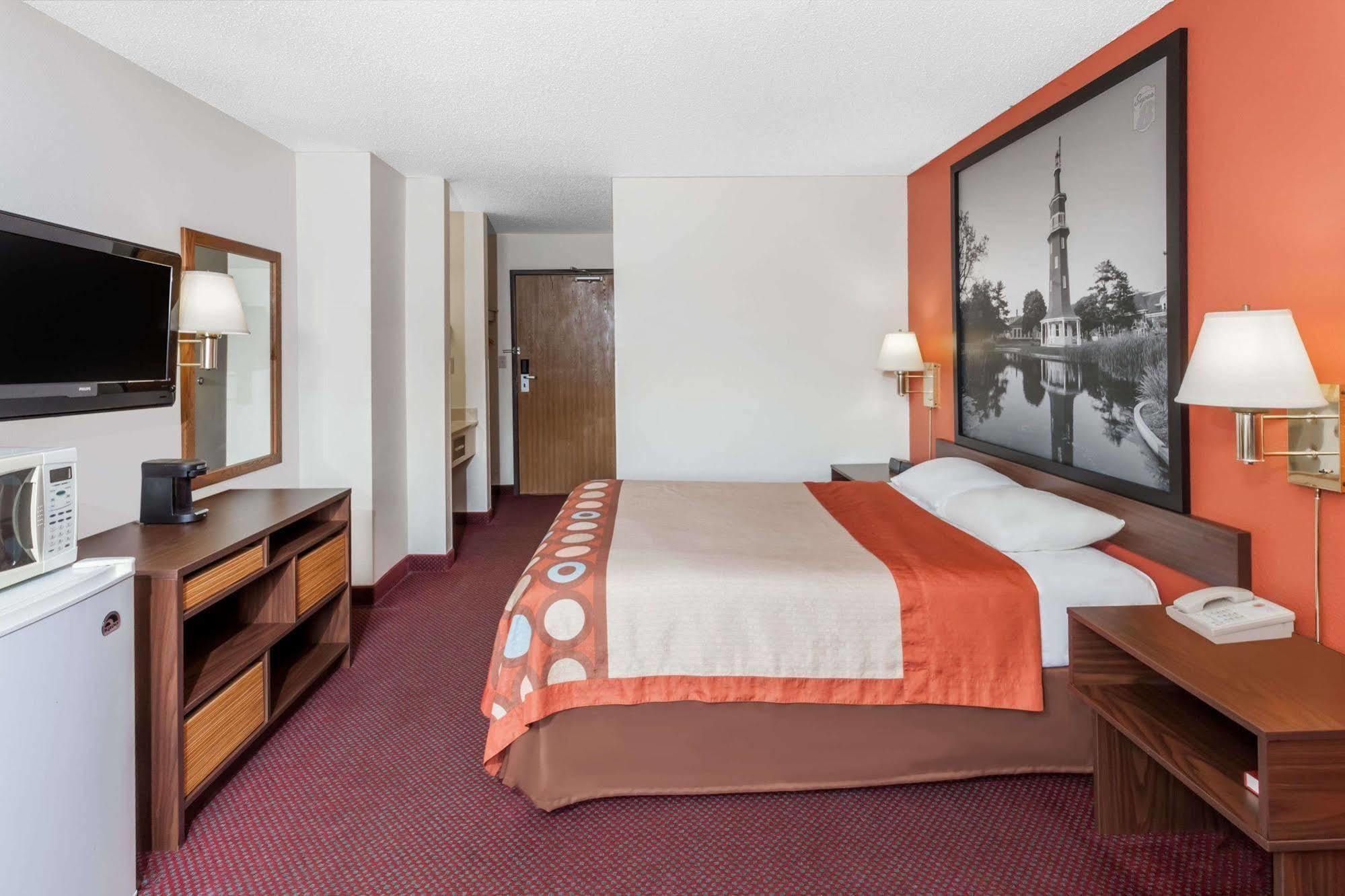 Super 8 By Wyndham Washington/Peoria Area Motel Exterior photo